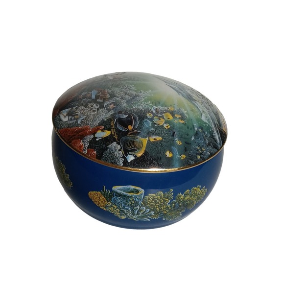 Blue Hawaii, Robert Lyn Nelson, Ceramic Music Box #E84, 1993 Danbury Mint. Ocean - Picture 1 of 9